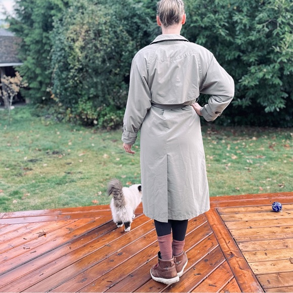 London Fog Women’s Vintage Trench, 16-M, Tan - Picture 8 of 9